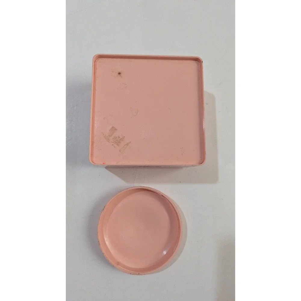 Vintage Evyan Pink Powder Box Embossed Lid Vanity‎ Collectible